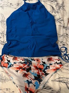 Women’s Blue Floral Tankini Swim Suit Set - Medium